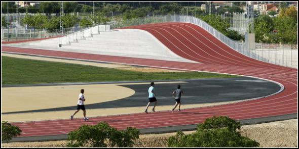 необычный стадион, 3D стадион, легкая атлетика, бег с препятствиями, бег на скорость, вольный бег, легкоатлетический стадион, занятия легкой атлетикой