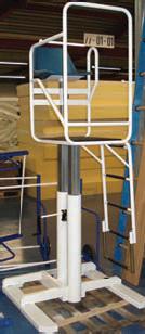 SCHELDE 910-S6.S7704 Вышка судейская волейбольная 

для соревнований высшего уровня. Из утяжеленного металла, треугольные ножки, платформа с регулировкой высоты от 110 до 140 см., 

основание на колесиках для удобства транспортировки. Набивка из голубого винила.